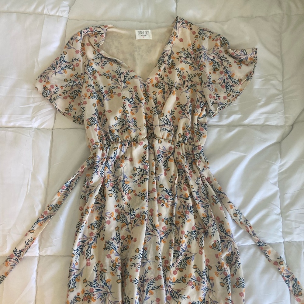 Swing into Spring 💐 - Picture 2 of 3